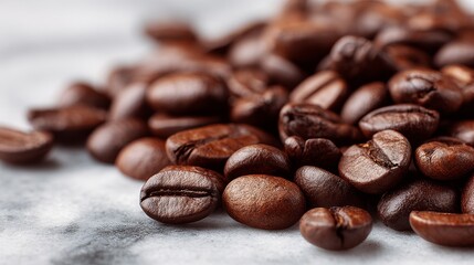 Naklejka premium Premium coffee beans scattered on marble surface