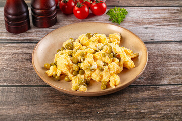 Scrambled egg omelet with green peas
