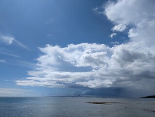 沖縄の天気　ゲリラ豪雨　スコール　カタブイ　通り雨