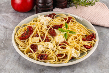 Italian spaghetti with stracciatella and tomato