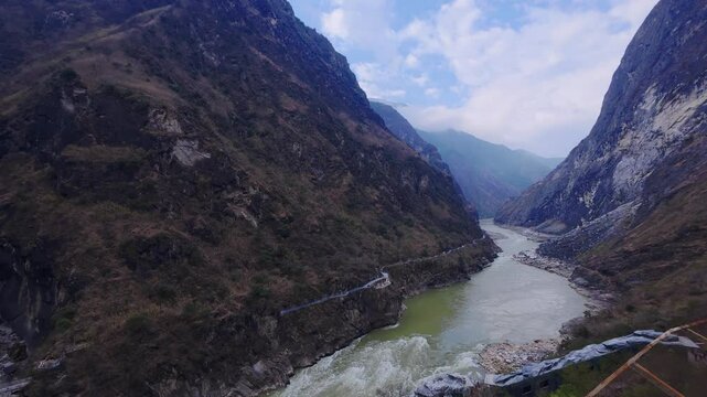 A time-lapse of Tiger Leaping Gorge in Shangri-La captures steep cliffs flanking a powerful river&mdash;revealing cloud-shrouded skies, turbulent waters, and the awe-inspiring scale of one of China&rsquo;s deepes