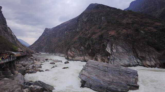 A time-lapse of Tiger Leaping Gorge in Shangri-La captures steep cliffs flanking a powerful river&mdash;revealing cloud-shrouded skies, turbulent waters, and the awe-inspiring scale of one of China&rsquo;s deepes