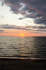 Naklejka premium beautiful sunset in cloudy weather with the baltic sea in the background