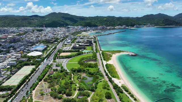 晴天の名護市を空から満喫！海と街が織りなす絶景