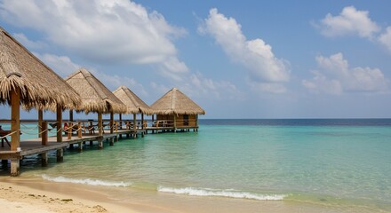 穏やか海 白い砂浜 南国風バンガロー 輝く水面