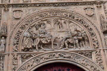 Obraz premium Close-up of intricate stone carvings depicting a religious scene on the facade of Salamanca Cathedral showcasing Gothic artistry and detailed craftsmanship 