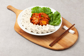 Tofu kimchi is a dish made by boiling tofu and eating it with stir-fried kimchi.