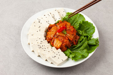 Tofu kimchi is a dish made by boiling tofu and eating it with stir-fried kimchi.