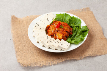 Tofu kimchi is a dish made by boiling tofu and eating it with stir-fried kimchi.