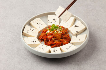 Tofu kimchi is a dish made by boiling tofu and eating it with stir-fried kimchi.