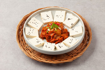 Tofu kimchi is a dish made by boiling tofu and eating it with stir-fried kimchi.