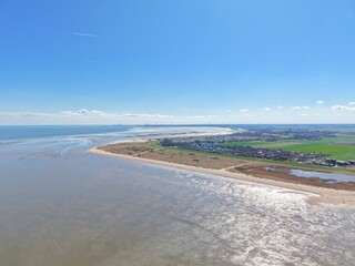 Luftbild von Schillig am Nationalpark Wattenmeer, Jade-Weser-Port im Hintergrund, Horumersiel, Wangerland, Friesland, Ostfriesland, Niedersachsen, Deutschland