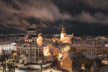 Obraz premium Aerial night View of Tallinn in winter with Alexander Nevsky Cathedral, roofs with snow, Christmas mood