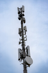 Dispositif d'antenne-relais pour la téléphonie mobile