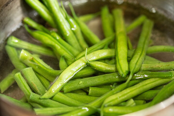 インゲンを茹でているところ