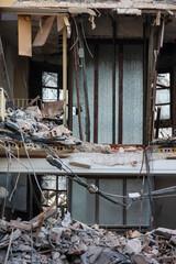Ein altes Kaufhaus das baufällig war, wird abgerissen.