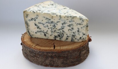 Dorblu Cheese as a Key Delicacy in Modern Cuisine and Stylish Gastronomy