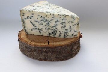 Dorblu Cheese as a Key Delicacy in Modern Cuisine and Stylish Gastronomy