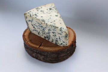 Dorblu Cheese as a Key Delicacy in Modern Cuisine and Stylish Gastronomy