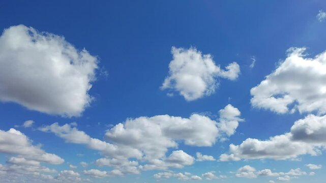 c&eacute;u com nuvens 