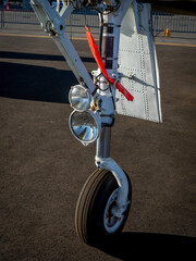 Wheel and suspension of a military airplane