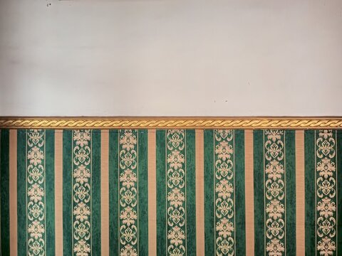 Fototapeta Vintage Ornate Wallpaper and Plain Wall with Gold Trim