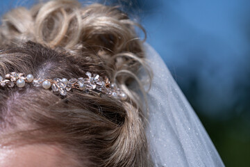 Brautfrisur mit Haarschmuck