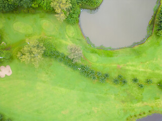 라오스 비엔티엔 골프장의 오밀조밀한 골프코스, 연녹색, 연두색 그린의 아름다운 풍경