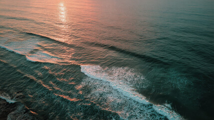 Obraz premium stunning aerial shot serene surface of ocean during sunset