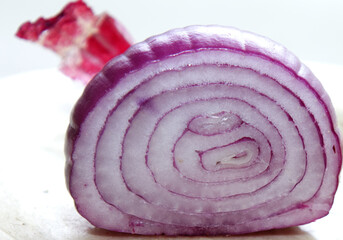 sliced red onion