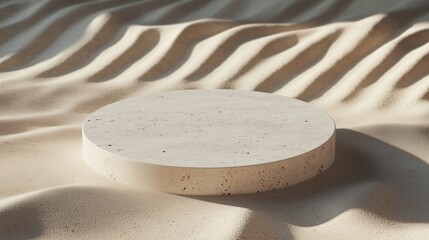 Obraz premium Circular stone platform on sandy terrain with wavy patterns under natural light creating a serene atmosphere