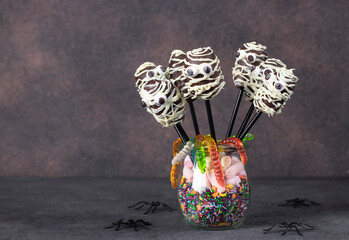 Mummy shaped chocolate cake pops and gummy worms for Halloween