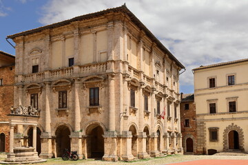 Obraz premium Three-story, XVI century Renaissance-style Palazzo Nobili-Tarugi on Piazza Grande Square, facade clad in travertine. Montepulciano-Tuscany-Italy-054