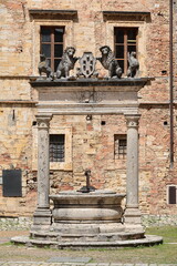 XVI c.Pozzo dei Grifi e dei Leoni-Griffins and Lions Well, the animals on both sides of the Medici...