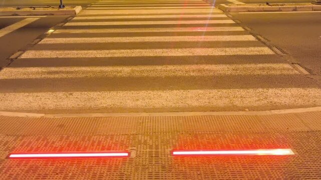Paso de peatones iluminado para detenerse 