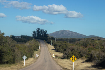 Caminos campestre entre las sierras