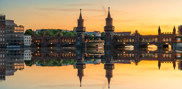 Oberbaum Bridge at sunset in Berlin. Germany