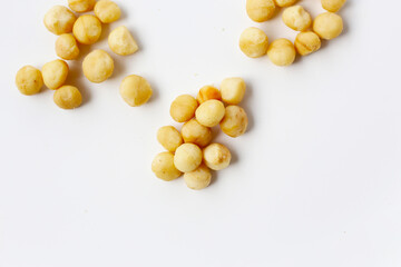 Deliciously salted roasted macadamia nuts