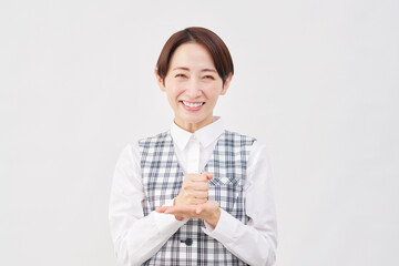 女性　事務員　ひらめく　白背景