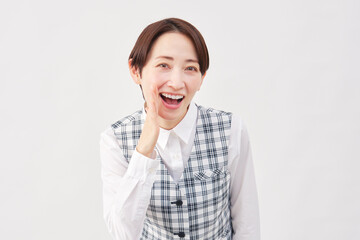 女性　事務員　話しかける　白背景