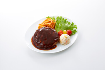 美味しそうに皿盛りされたハンバーグ