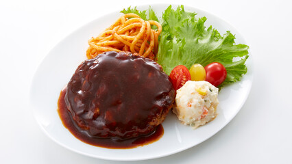 美味しそうに皿盛りされたハンバーグ