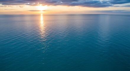 Obraz premium Ocean Water Shimmering at Sunset Aerial View