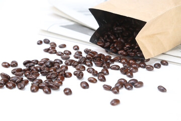クラフト袋に入った焙煎コーヒー豆