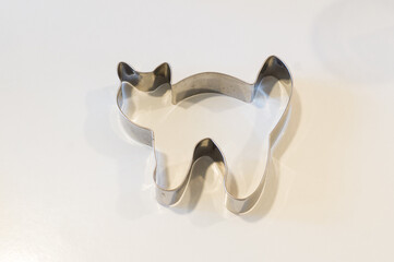 Cat-shaped Halloween cookie cutter