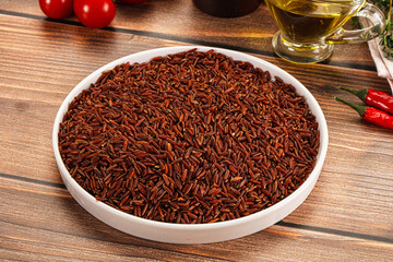 Red raw dry rice gor cooking