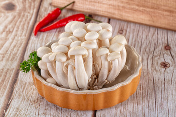 Raw asian mushrooms buna shimeji