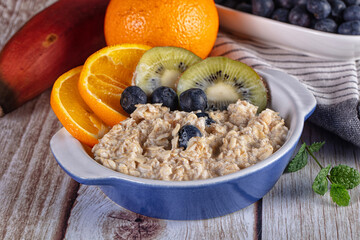 Oats porridge with blueberry, kiwi and orange