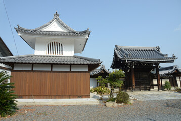 Fototapeta premium 本願寺山科別院 太鼓楼と北門 京都市山科区