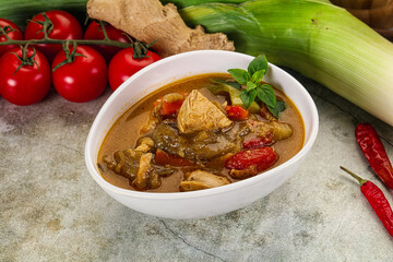 Thai curry with chicken and basil